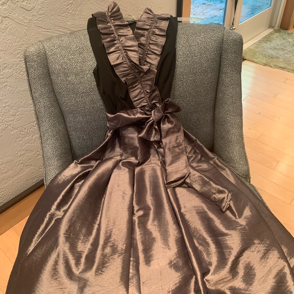 JESSICA HOWARD- Ruffle Collar Cocktail Dress with Pleat Skirt & Tie Sash, Size 8